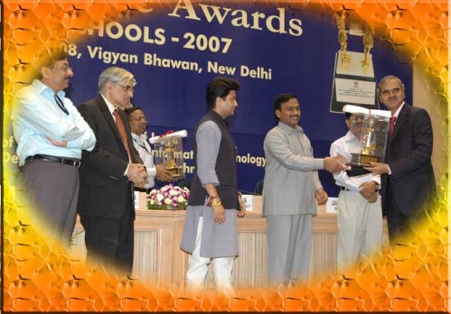 E. Ananthan, Principal, receiving the 5th Computer Literacy Excellence Awards for Schools- 2007 (CLEAS-2007), in Govt. school category at State level from the Hon’ble Minister for Commumication and IT, on 28th August,2008 at Vigyan Bhavan, New Delhi.